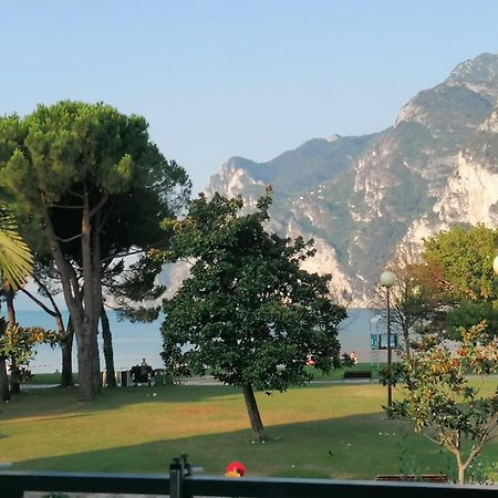 Terrazza Sul Lago Riva del Garda Ngoại thất bức ảnh