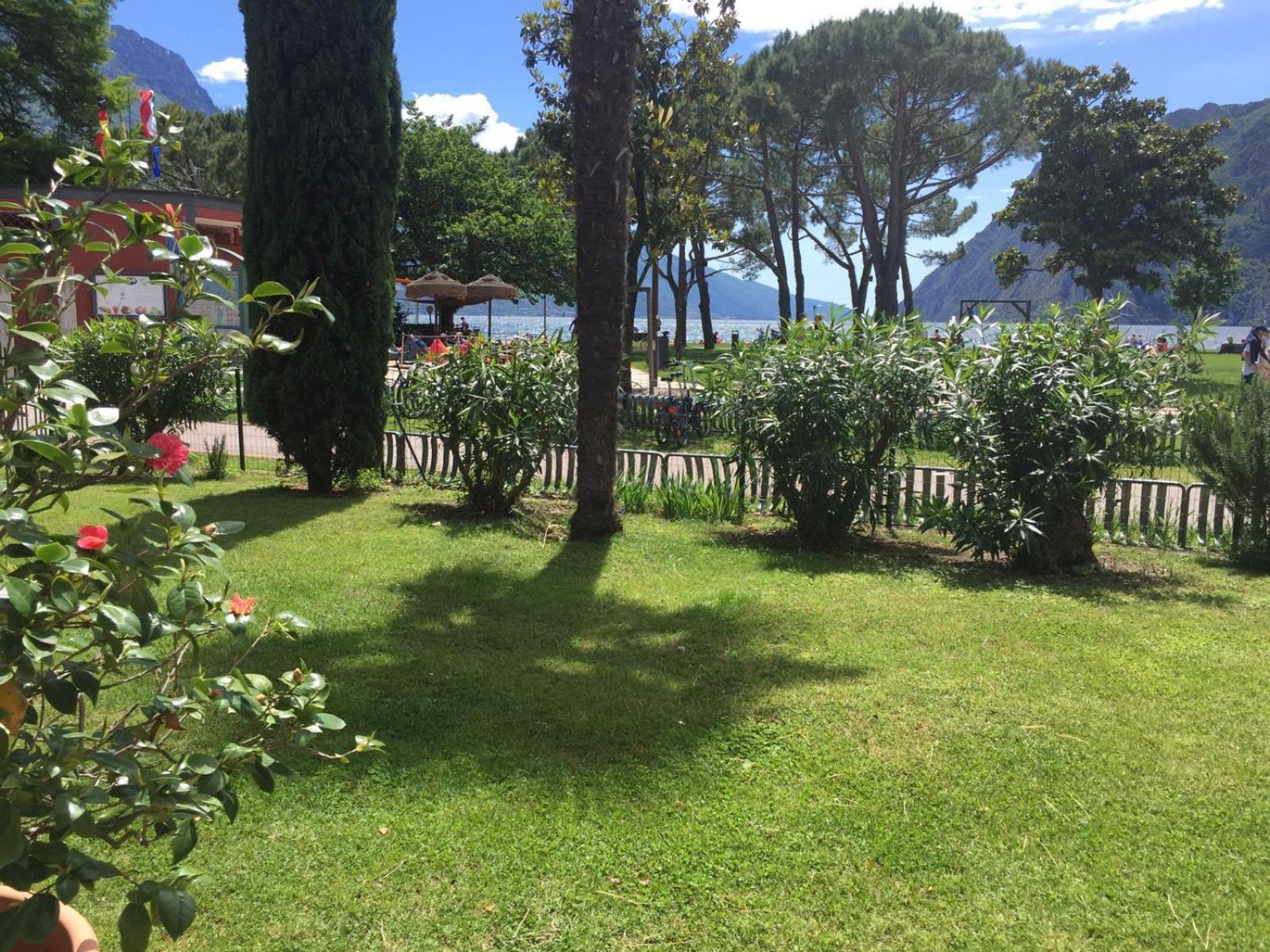 Terrazza Sul Lago Riva del Garda Ngoại thất bức ảnh