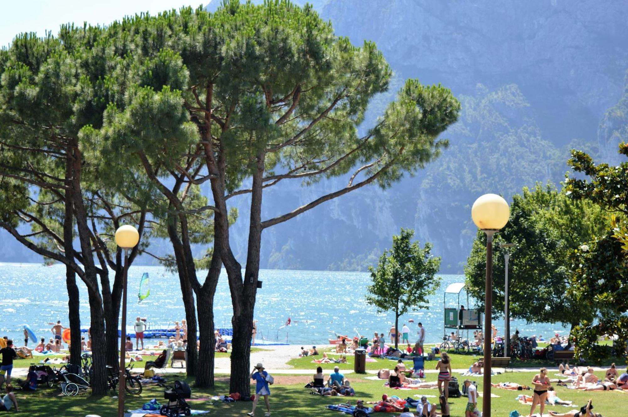 Terrazza Sul Lago Riva del Garda Ngoại thất bức ảnh