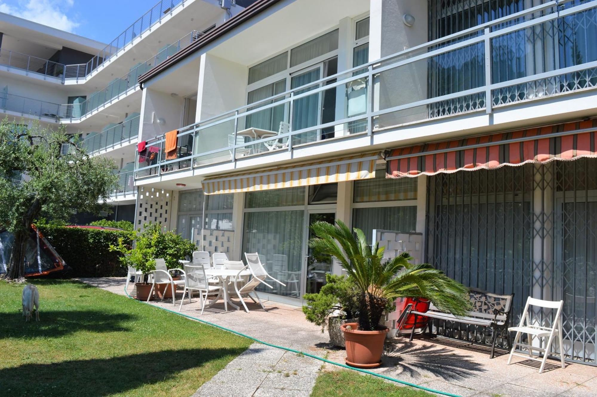 Terrazza Sul Lago Riva del Garda Ngoại thất bức ảnh