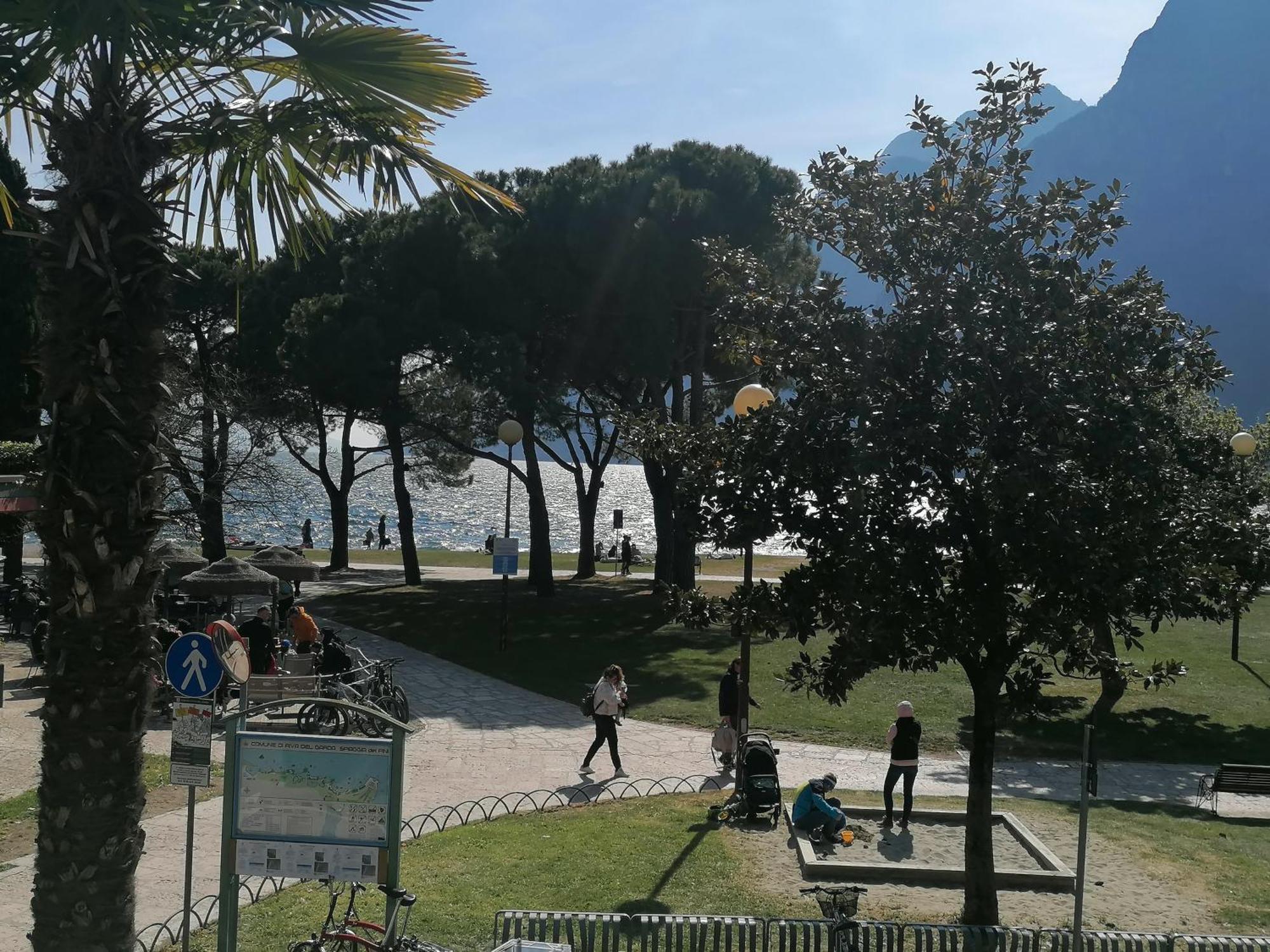 Terrazza Sul Lago Riva del Garda Ngoại thất bức ảnh